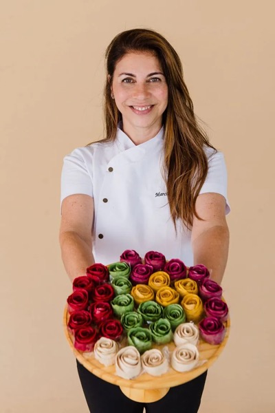 Marcia Pazos com produtos desidratados